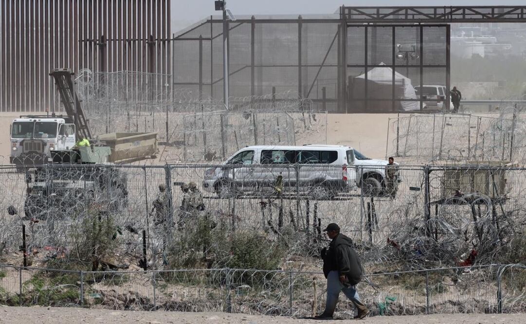 Migrantes llegan a la puerta 36 del muro fronterizo en  Ciudad Juárez, Chihuahua. Foto: Paola Gamboa