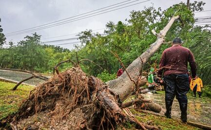 Helene deja inundaciones y turistas varados en Quintana Roo