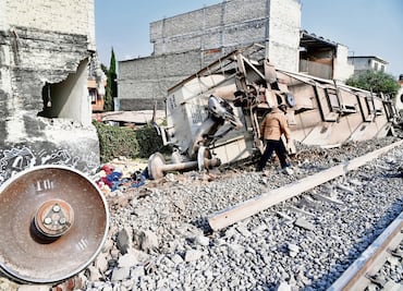 Colonos exigen pago de daños por tren descarrilado