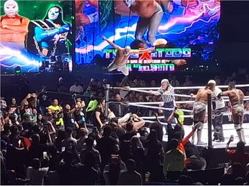 Santo Jr. consuma el triunfo en su primera lucha en Ciudad de México