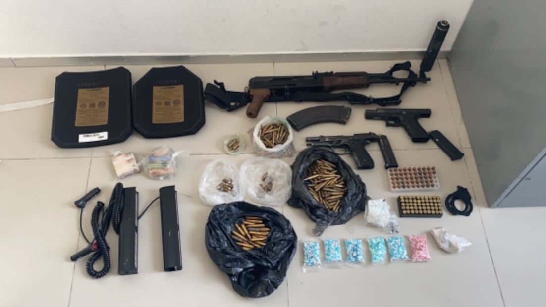 Detienen a sujetos con armamento y 600 cápsulas de cocaína en Ecatepec