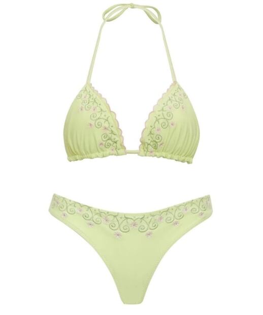 Sydney Sweeney causa furor con su nueva colección de trajes de baño