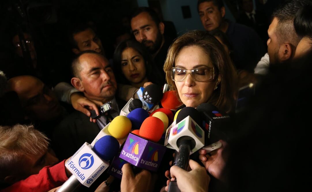 Tita Marbez, viuda de Mario Moreno Ivanova habla de su difunto esposo ante los medios en el Panteón Francés (Foto: Berenice Fregoso)