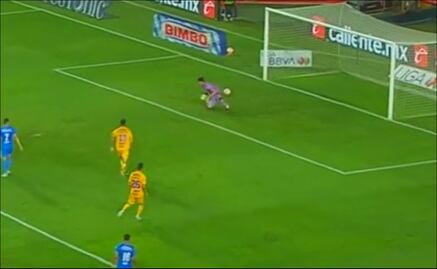 El oso de Sebastián Jurado que le costó un gol en contra a Cruz Azul ante Tigres