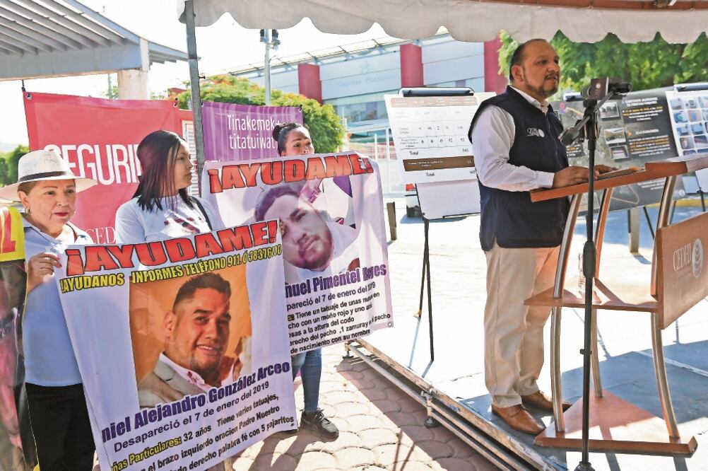 La Comisión Estatal de Derechos Humanos de Jalisco presentó ayer su informe especial sobre la crisis forense en el estado, en las afueras del Instituto Jalisciense de Ciencias Forenses. / FERNANDO CARRANZA. CUARTOSCURO