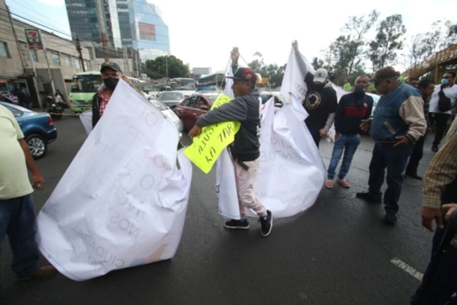 Policías empiezan a replegar bloqueos de transportistas