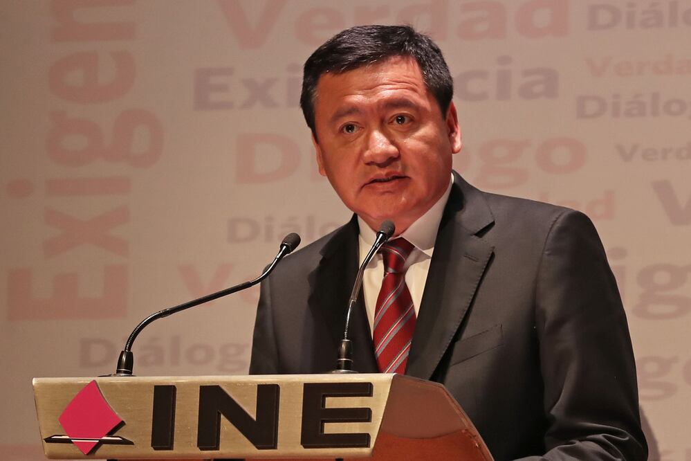 El titular de la Segob, Miguel Ángel Osorio Chong, dijo que se evalúa con los estados la situación de cada corporación para decidir la estrategia (JUAN CARLOS REYES. EL UNIVERSAL)