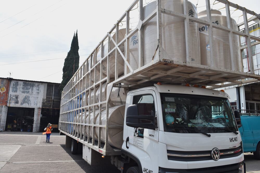 Recorrido por la alcaldía Tlalpan para ubicar tinacos o botes de agua. Foto: Eduardo Castañeda