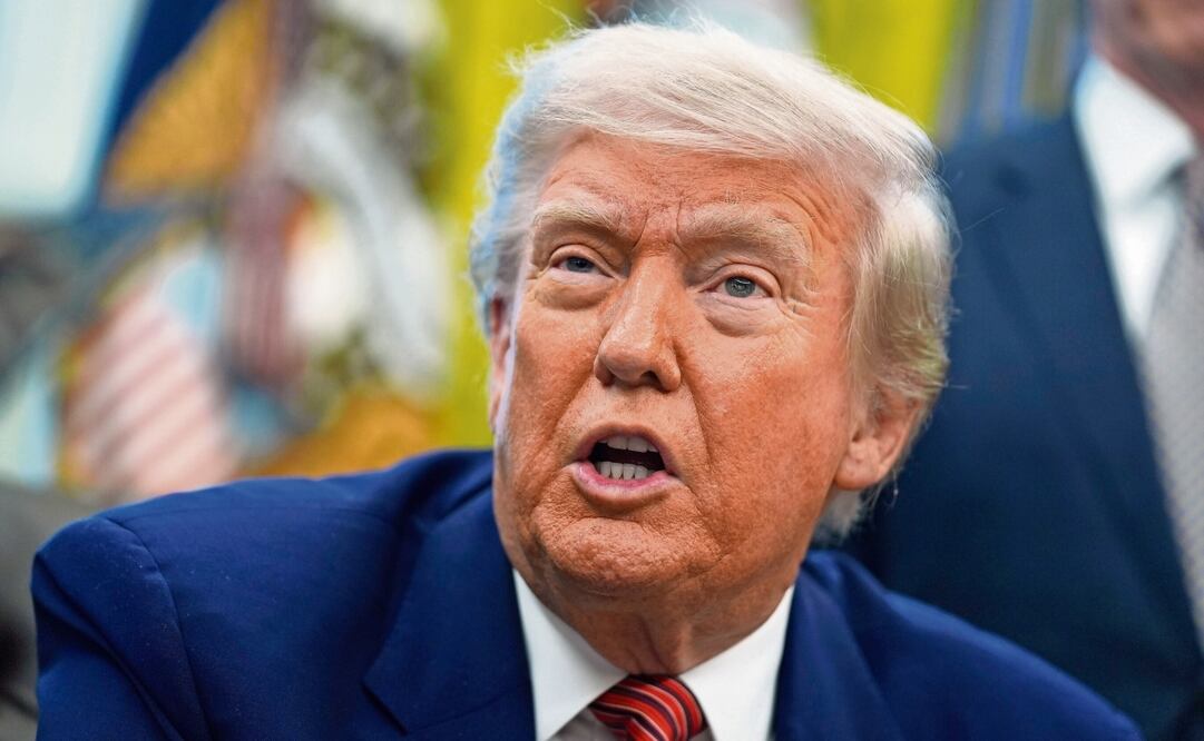 Donald Trump enfurece con la prensa ante cuestionamiento de video de Jeffrey Epstein. Foto: Evan Vucci / AP