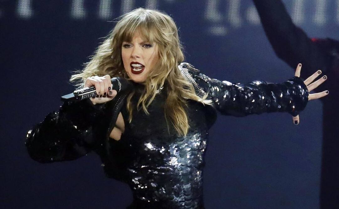 La comunidad que sigue a Taylor Swift creó una nueva tradición en The Eras Tour: los “friendship bracelets”. Se tratan de crear pulseras con cuentas de colores y lyrics de las canciones de Taylor Swift e intercambiarlos con otras swifties en los conciertos. Foto: Archivo EFE.