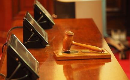 Congelan cuentas de juez y funcionario por corrupción de menores en Vallarta