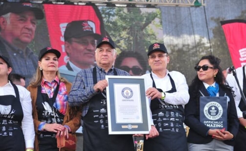 ¡Se armó la mega carnita asada! En Hermosillo rompen Récord Guinness por reunir más de 2 mil parrilleros