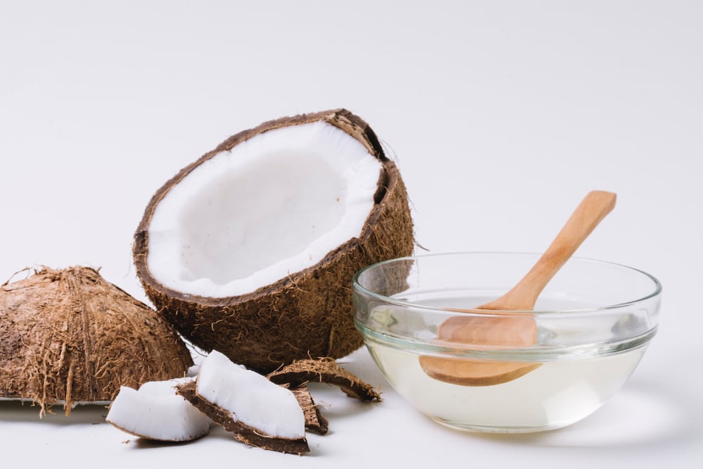 Te decimos cuáles son los usos del aceite de coco en la cocina. Foto: Freepik