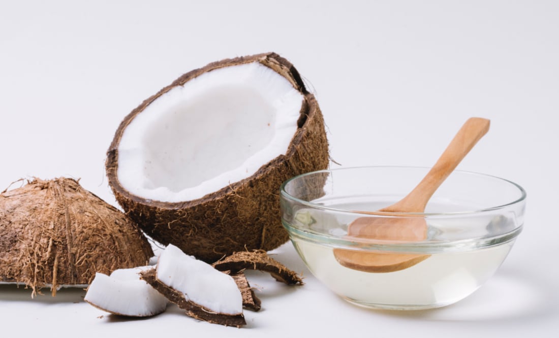 Te decimos cuáles son los usos del aceite de coco en la cocina. Foto: Freepik