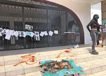 Jóvenes protestan por los feminicidios y violencia