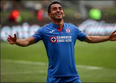 Cruz Azul golea a Pachuca en el Azteca