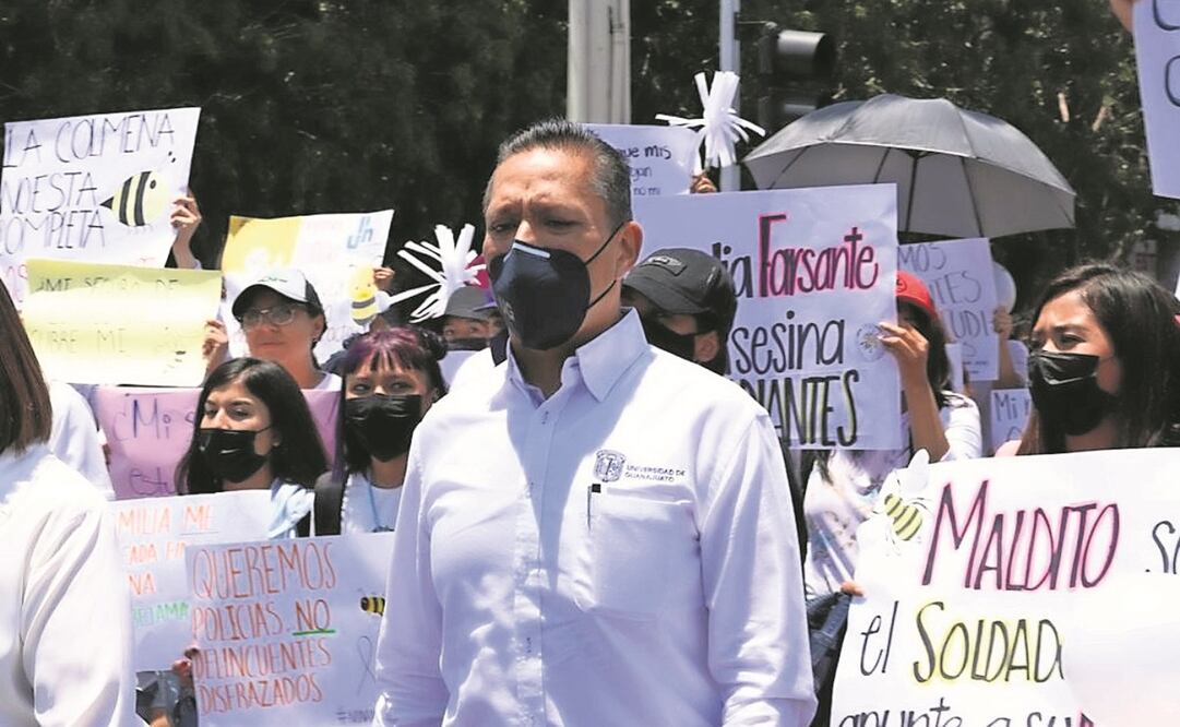 El rector de la UG, Luis F. Guerrero, se unió a la marcha. Foto: Especial.