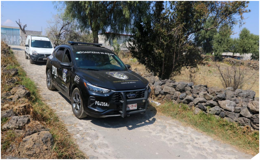 Se localizan restos humanos en un terreno ubicado en Xochimilco a un costado de una casa, primeros reportes indican que se encuentran en una fosa clandestina.
Fotos: Axel Sánchez/ EL UNIVERSAL