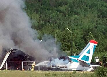Aterrizaje de emergencia en Rusia deja dos muertos y 22 heridos