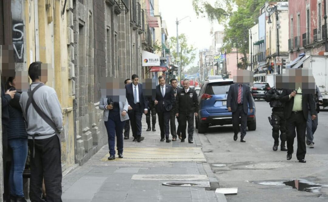 El jefe de Gobierno, José Ramón Amieva, durante su recorrido por la zona de Garibaldi y Mixcalco (Foto: Twitter)
