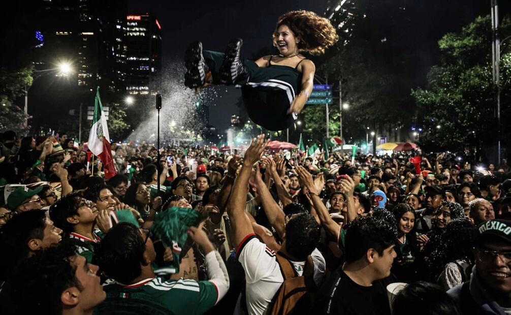 Clara Brugada señaló que, históricamente, el Ángel de la Independencia ha sido el lugar a donde los aficionados acuden para celebrar después de un partido de la Selección Mexicana. Foto: Gabriel Pano El Universal