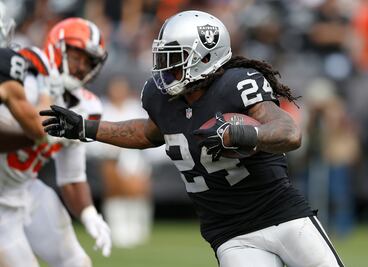 Marshawn Lynch es baja de los Raiders