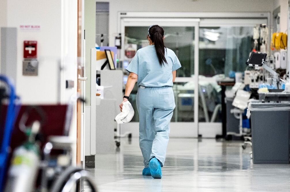 Sala de Cuidados Intensivos por Covid-19. Foto: EFE / Etienne Laurent