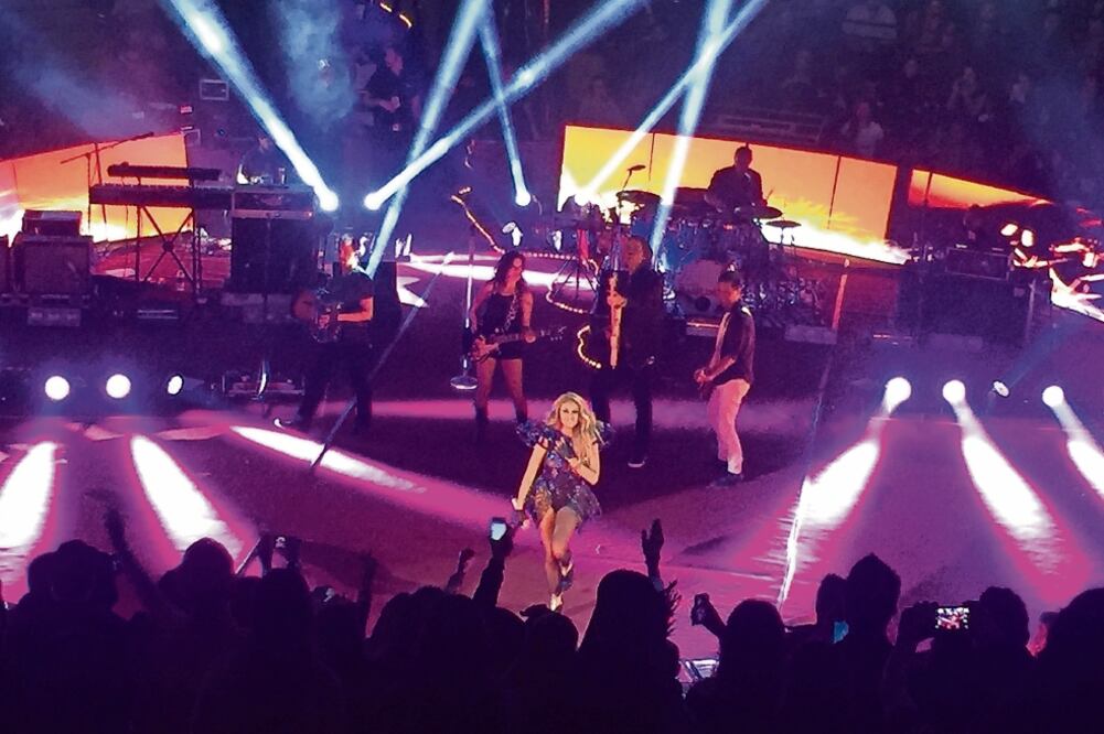 La cantante ofreció concierto en el palenque de la Feria de León (HUMBERTO MONTOYA. EL UNIVERSAL)
