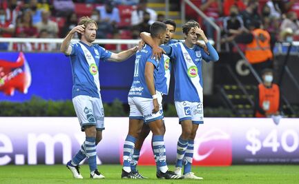Chivas deja ir una ventaja de dos goles y pierde ante el Puebla de manera dramática 