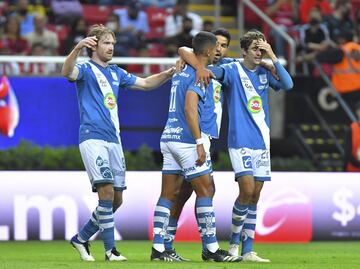 Chivas deja ir una ventaja de dos goles y pierde ante el Puebla de manera dramática