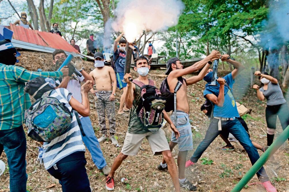 Estudiantes protestaron ayer contra el gobierno de Ortega. La violencia ha recrudecido en las últimas horas en Nicaragua. Foto: DIANA ULLOA. AFP