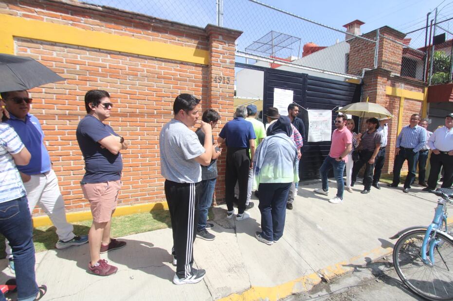 Cientos de ciudadanos se dieron cita en varias casillas de Puebla en punto de las 8:00 hrs para ejercer su voto. Foto: Omar Contreras / EL UNIVERSAL