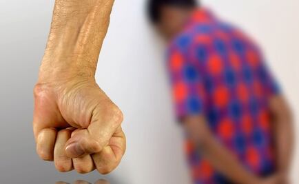 Madre agrede a cinturonazos a niño que acusó a su hijo de hacerle "bullyng"