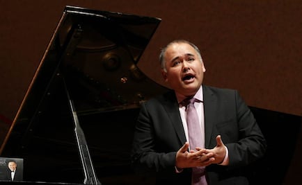 Camarena cautiva en Santiago con música chilena