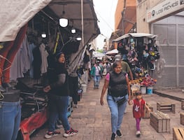 Asaltos y ambulantaje a la salida del Metro
