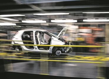 Escasez de chips pega a autos económicos