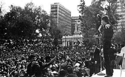 Cuando el concierto de Raphael en la Alameda Central mandó a una fan al hospital y otras 70 se desmayaron