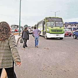 Amenazan transportistas con paros por extorsiones