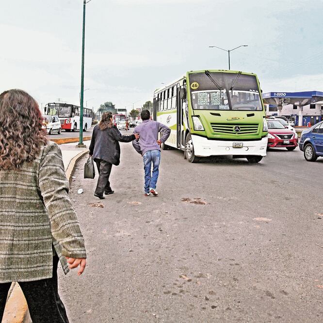 Se extiende la delincuencia. Transportistas acusan que 80% de las rutas en el Estado de México están “secuestradas” por criminales. ARCHIVO EL UNIVERSAL