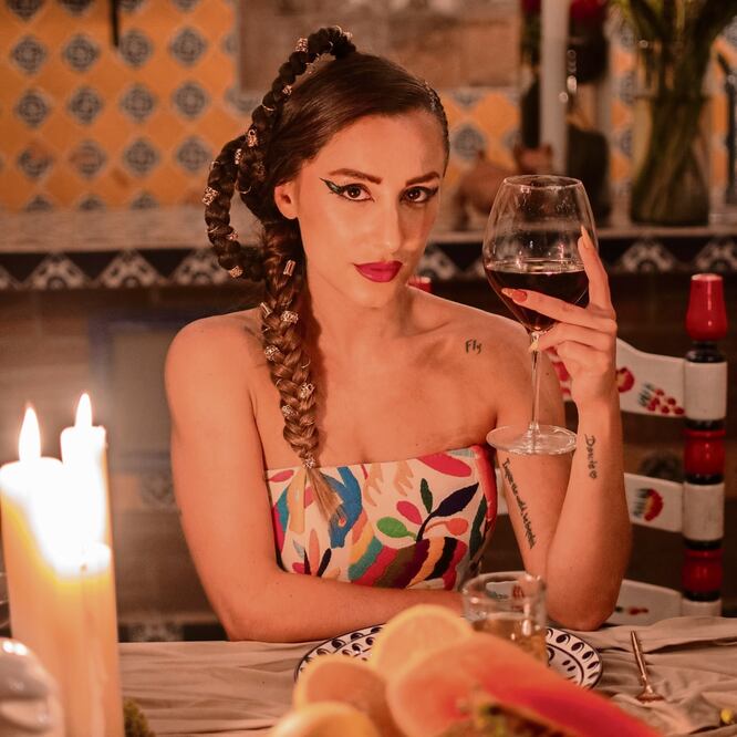 La artista argentina llegó a México para trabajar en varias puestas en escena pero tomó una pausa y dirigió su actividad al canto. Foto: Cortesía