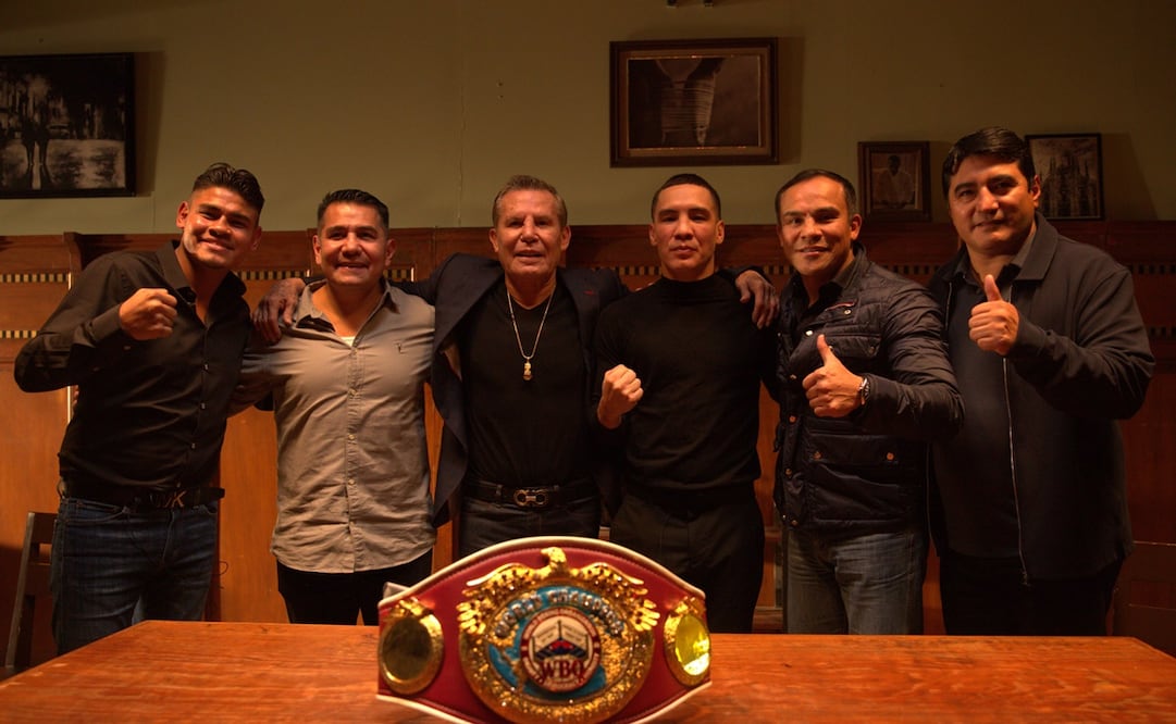 Julio César Chávez es elogiado por Márquez, Barrera y Morales; “Eres el mejor de todos los tiempos” FOTO: TOP RANK