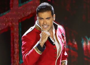 Carlos Rivera enamora a sus fans con música, pizzas y refrescos