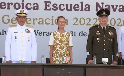 Sheinbaum reconoce al almirante Raymundo Morales; "un gran secretario de Marina", dice