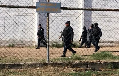 Suspenden de su cargo a funcionarios del penal de Culiacán