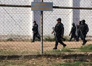 Suspenden de su cargo a funcionarios del penal de Culiacán