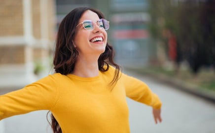 ¿Cuáles son las 2 palabras que debes eliminar de tu vocabulario para ser más feliz?; psicólogo responde