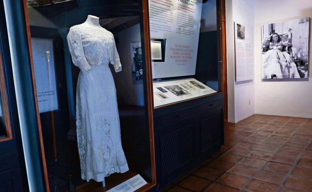 La Casa Kahlo o Casa Roja, que abrió en octubre, exhibe más de 600 piezas, entre cartas, muebles, objetos, vestidos, fotos y obra. Foto: Fernanda Rojas / EL UNIVERSAL