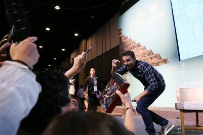 Diego Luna "saca espada" para defender a la comunidad LGBTI+ en Yucatán