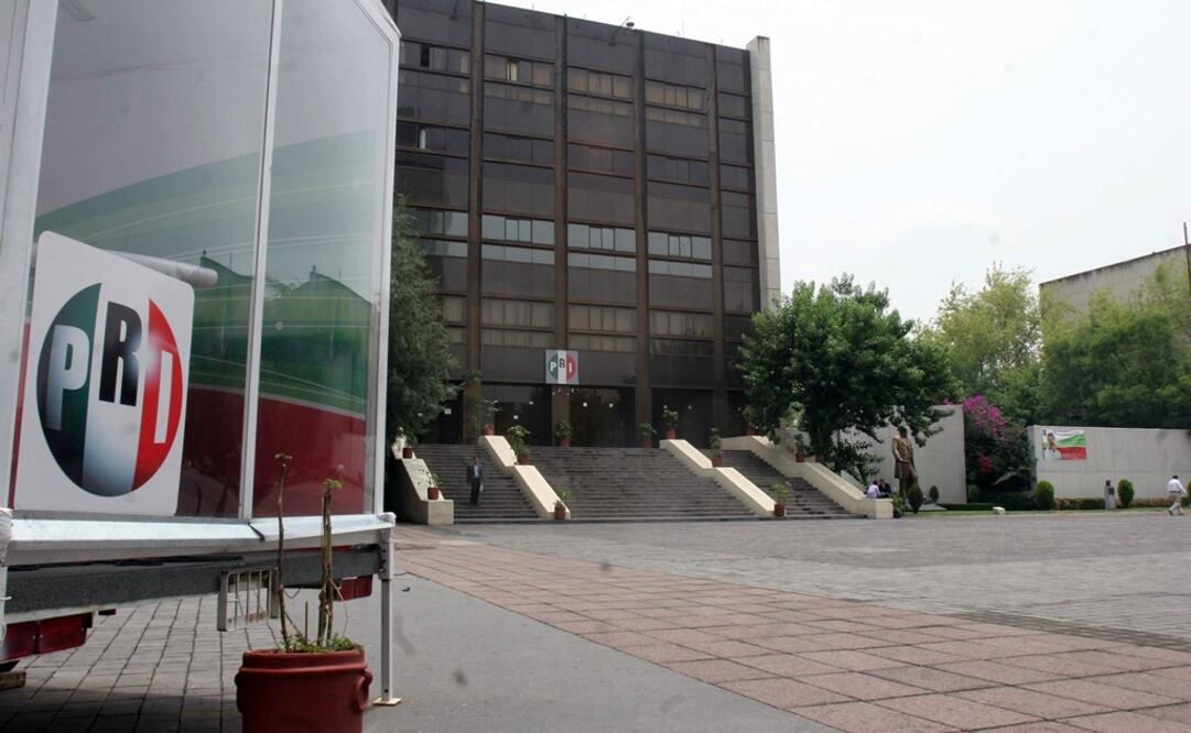 A la sede nacional del PRI solamente se permitió el acceso a empleados ante el conocimiento de la posible toma de las instalaciones. Foto: Archivo / EL UNIVERSAL