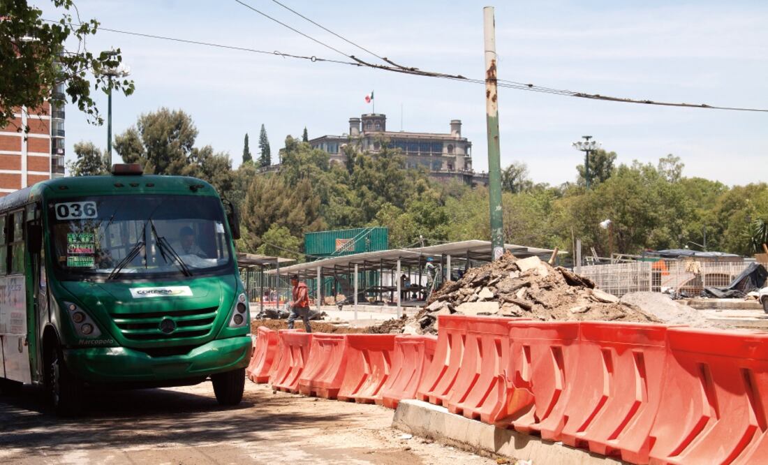 Mientras continúan los trabajos en el paradero del Metro Chapultepec, opositores a la obra informaron que Patricia Mercado ofreció incluir en Carta Magna las concesiones del espacio público, lo que descartaron los vecinos (ANTONIO CRUZ. CUARTOSCURO)